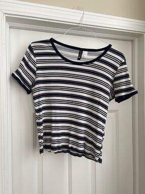 H&M Divided Crewneck Striped Baby Tee Women’s Large